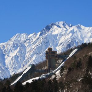 【2月】冬の白馬ジャンプ台と五竜岳